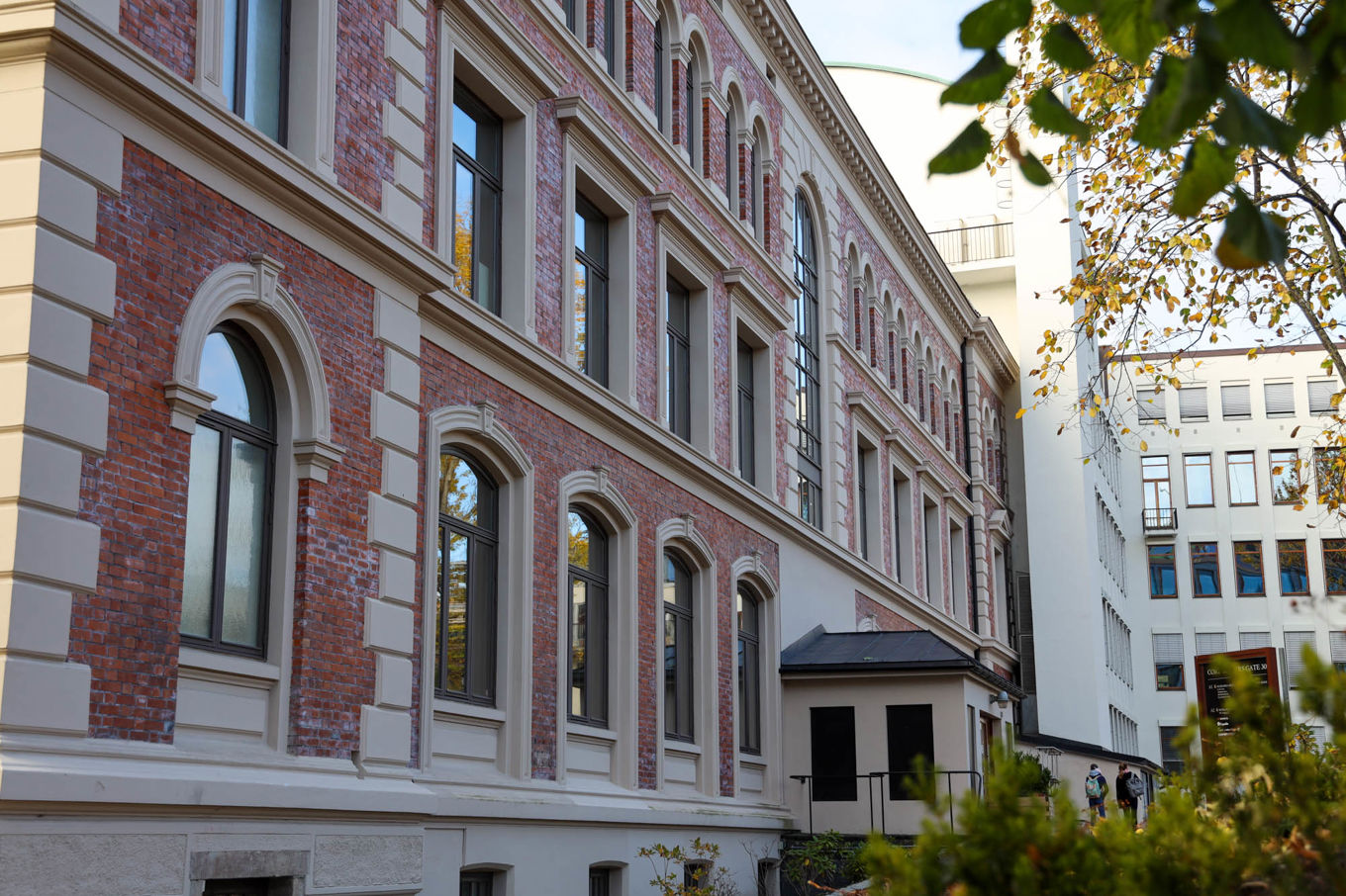 Skolen fra baksiden Skolen fra baksiden