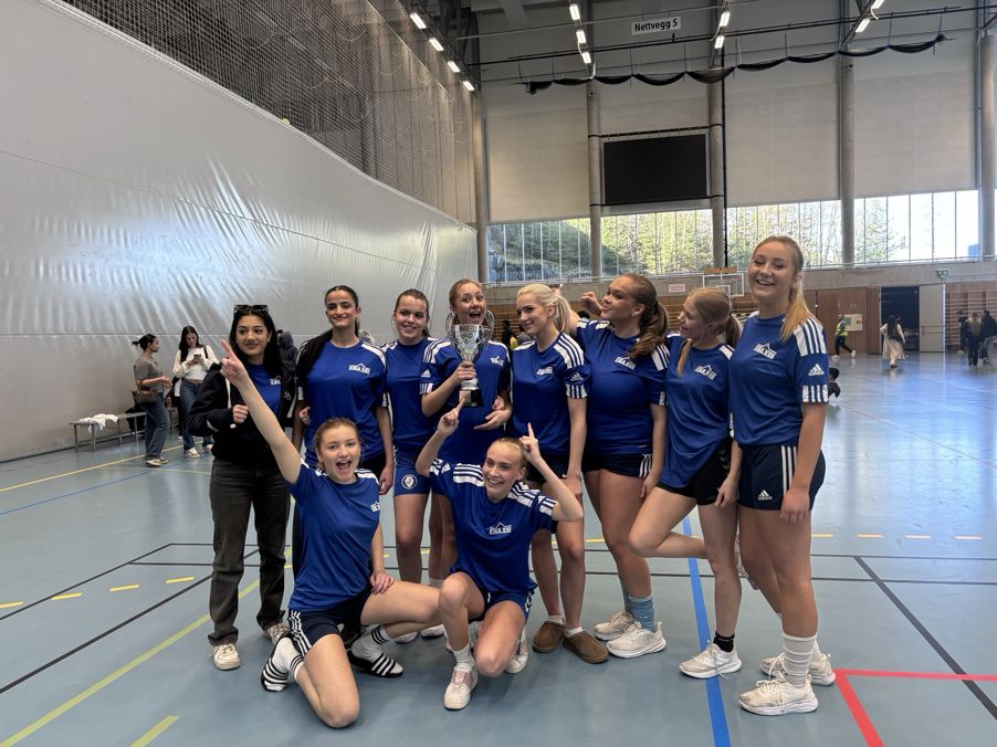 Vikas jentelag som vinner turneringen