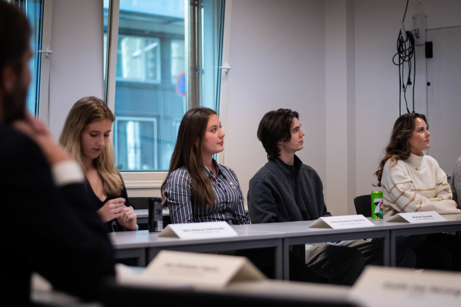 Elever i dialogmøtet