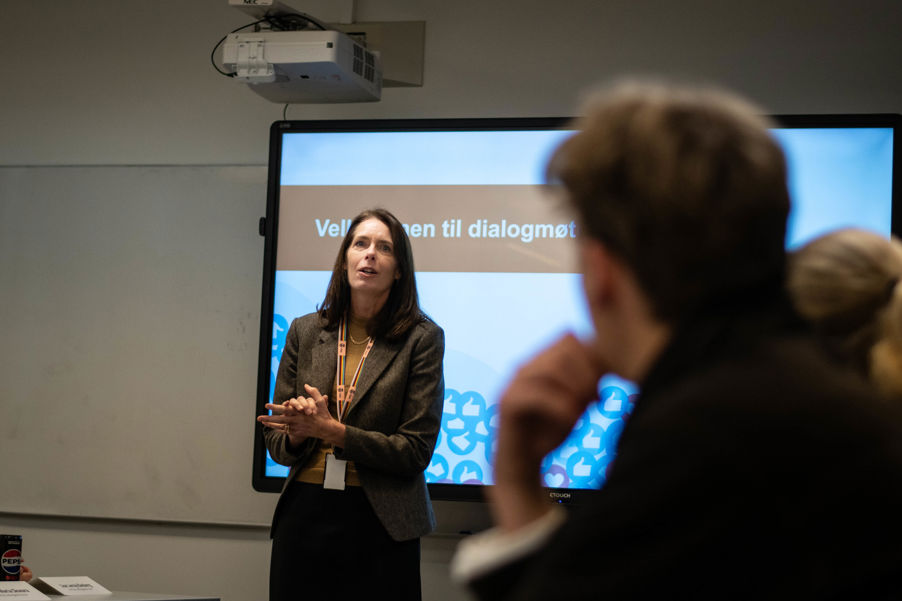 Rektor Stine Jeppesen åpner dialogmøtet