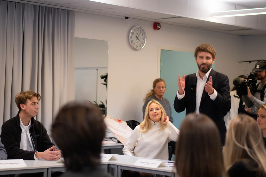 Statsråd Vestre holder innlegg