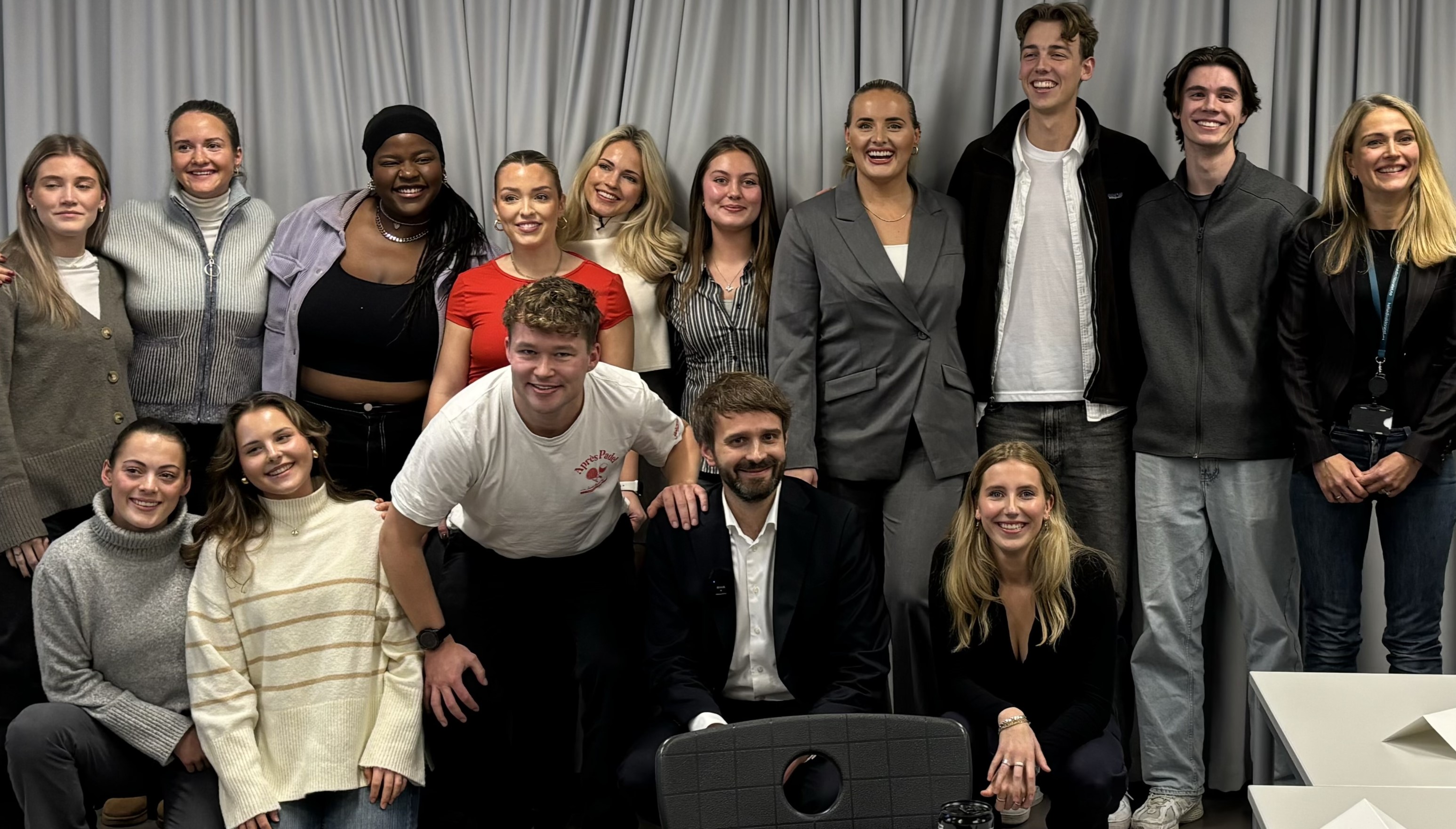 Statsråd Vestre møter elever til dialog