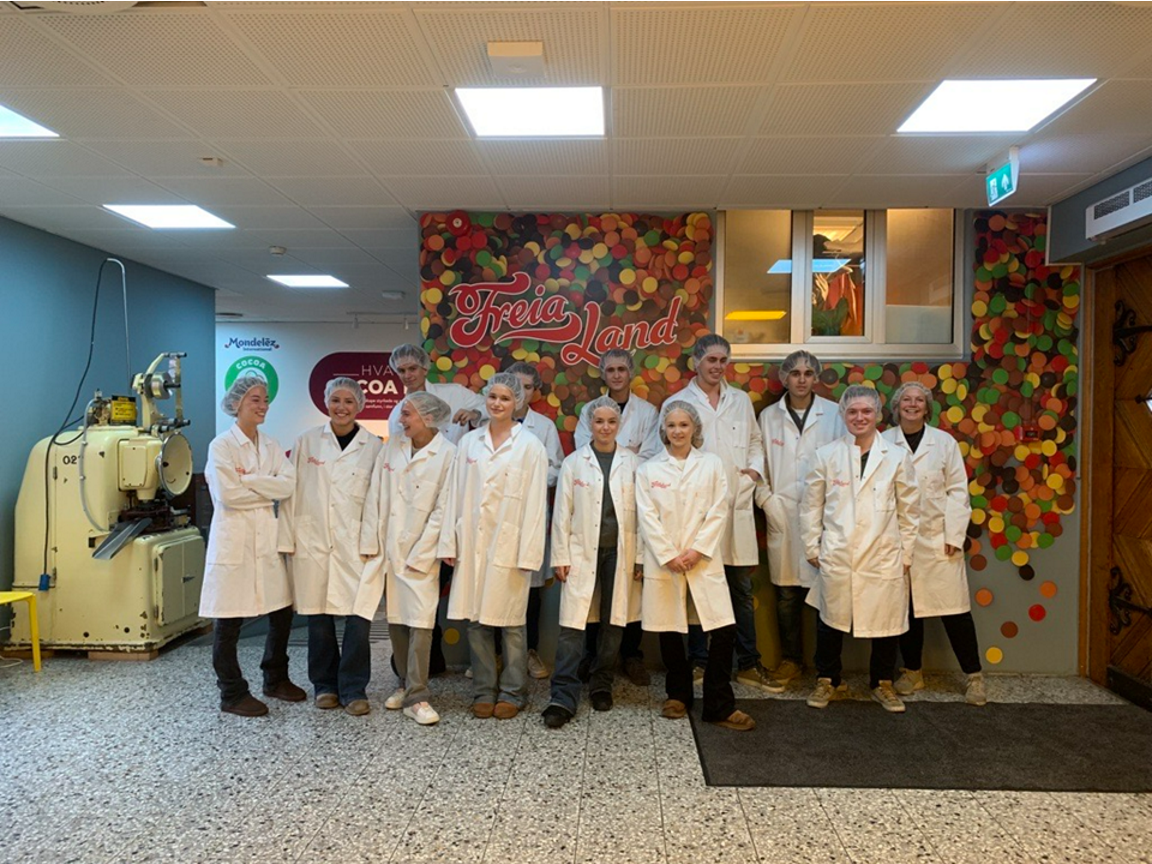 Elevegruppe1 på besøk hos Freia Norge