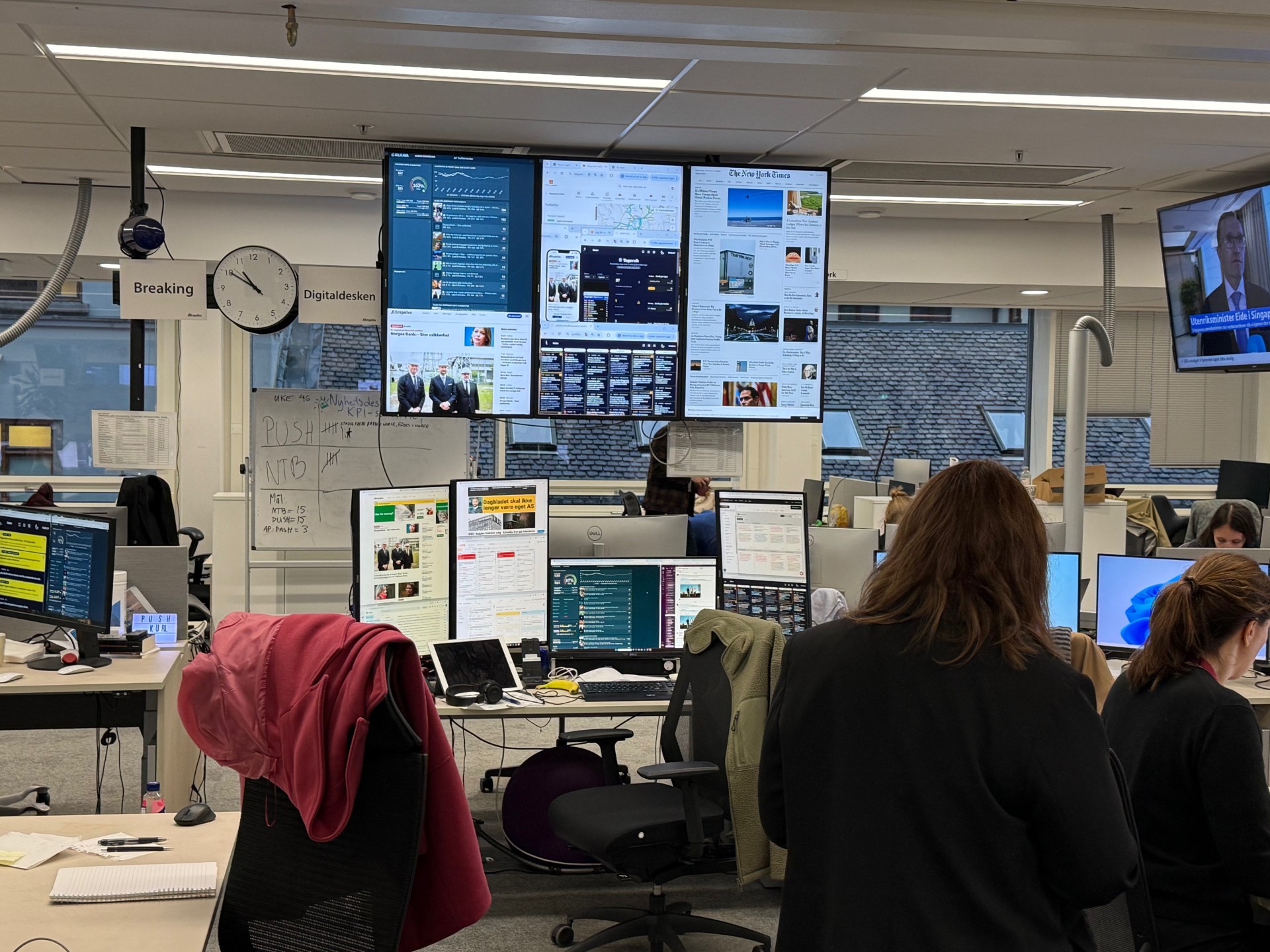 Noen få som jobber på kontor