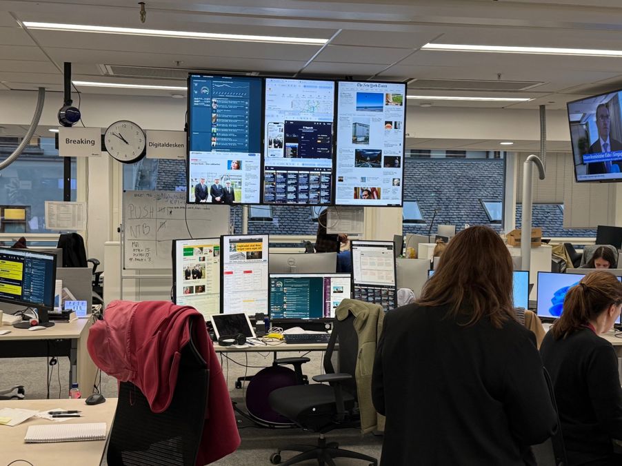 Noen få som jobber på kontor Noen få som jobber på kontor