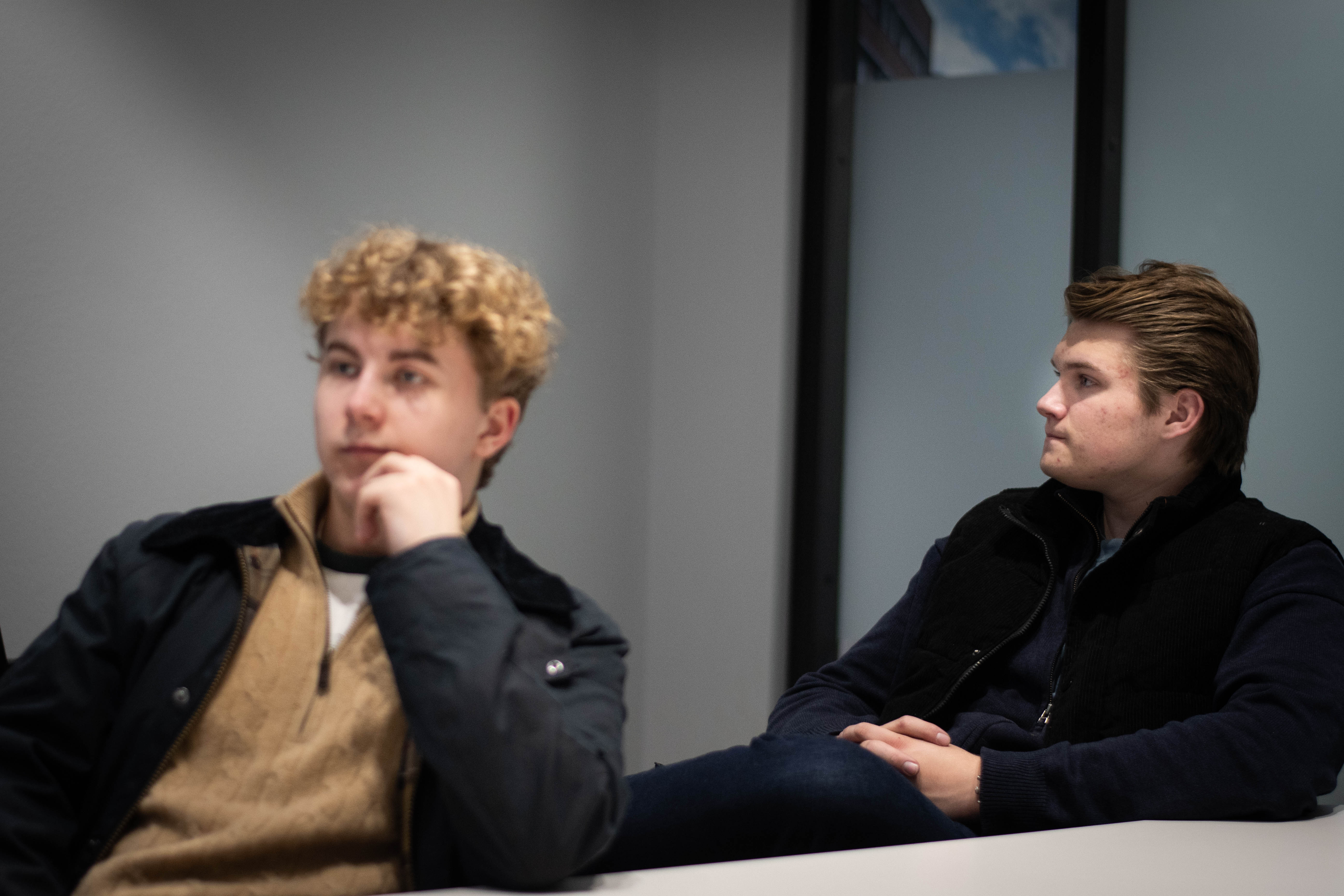 MIK2-elever som lytter til VGs Andreas Nielsen.And