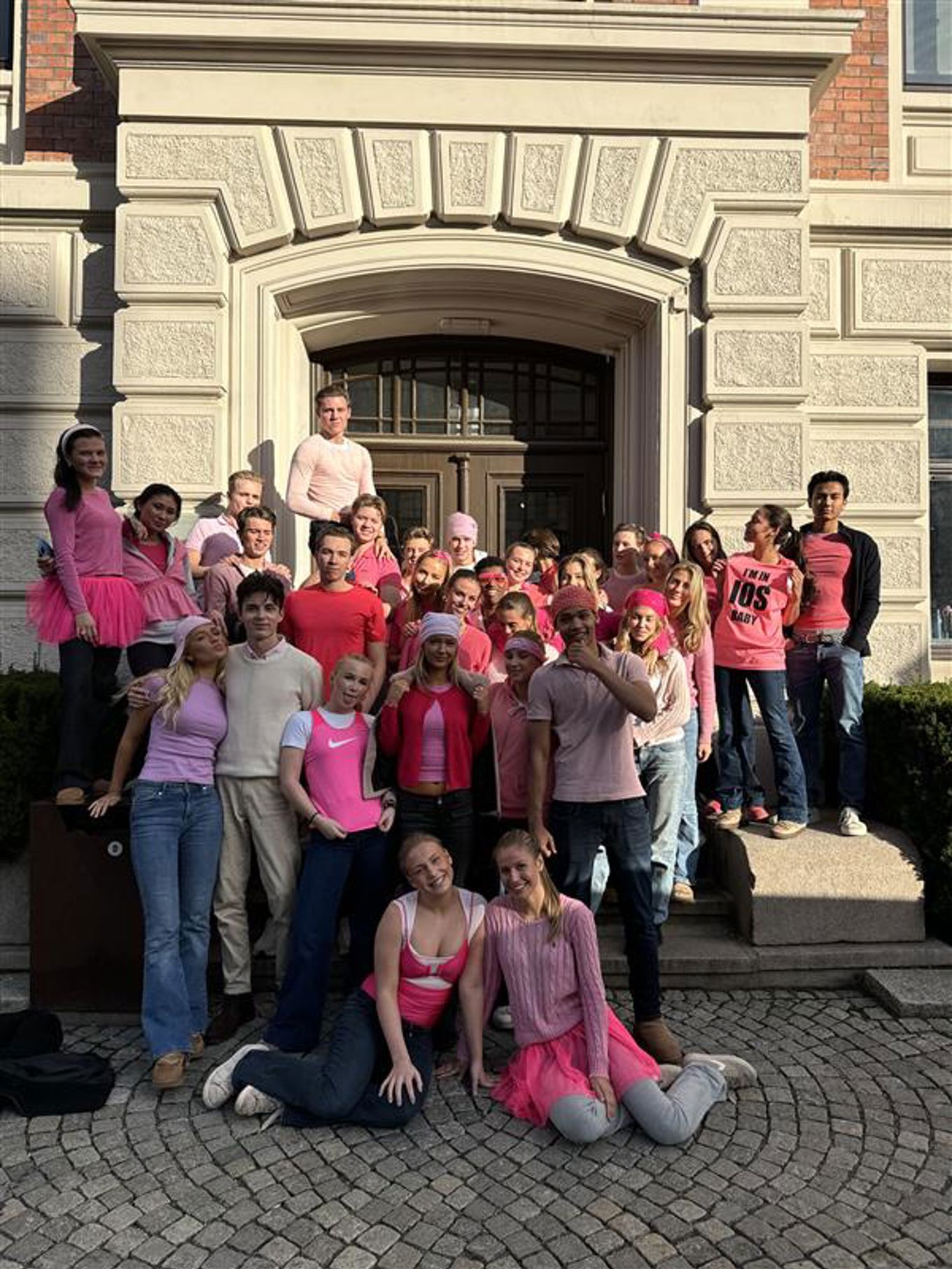 Foto: Sofie Grimsrud Falla Elevene marker Rosa sløyfe-aksjonen