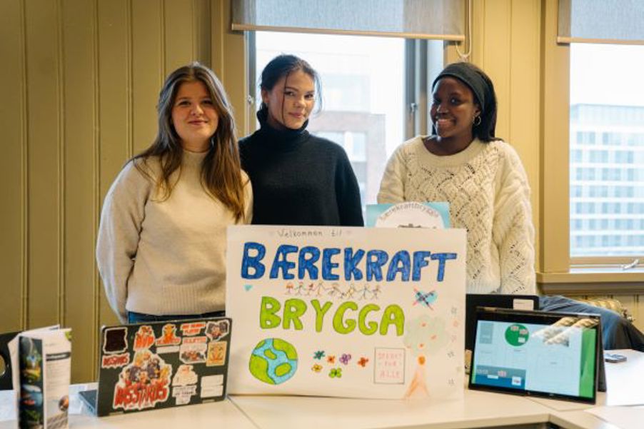 Foto: Hav Eiendom En gruppe skapende elever med en ide om fremtidig bruk av kaffetårnet på Filipstad