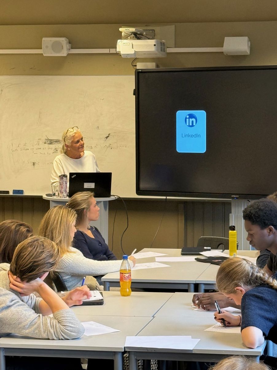 en person som underviser en klasse